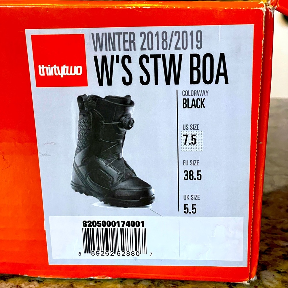 Thirtytwo Womens STW BOA Snowboarding boots! Moldable footing insert. Worn once